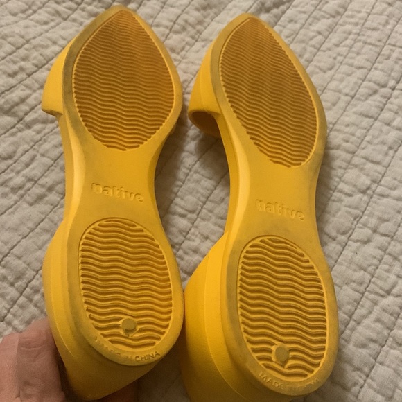 Native ladies flats size 9. Yellow. - Picture 4 of 4